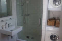 Oneroa Beachfront Cottage bathroom and laundry