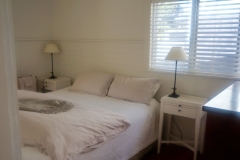 Oneroa Beachfront Cottage Main Bedroom