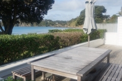 Oneroa Beachfront Cottage Beach Front-deck