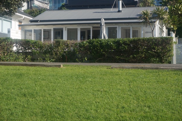 Oneroa Beach Front Cottage Waiheke